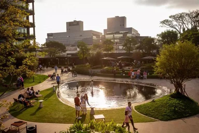 Endereços inovadores: transformando espaços urbanos em ambientes de convivência multiúsos Endereços inovadores: transformando espaços urbanos em ambientes de convivência multiúsos